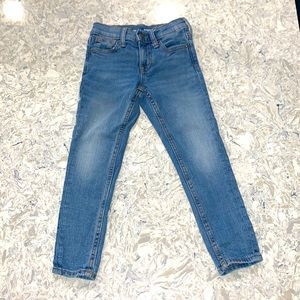 Like new! Old Navy light wash denim. Size 5